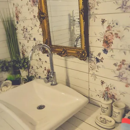 Edes Otthon Vendeghaz נאגיבורז'וני